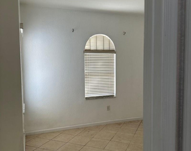 1056 Ne 39th Avenue - Photo Thumbnail 3