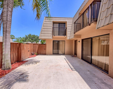 5731 57th Way - Photo Thumbnail 3