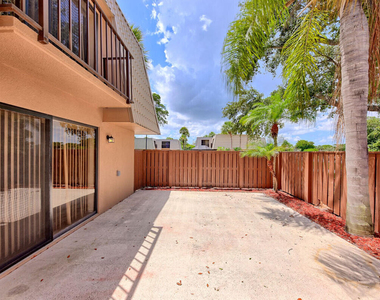 5731 57th Way - Photo Thumbnail 5