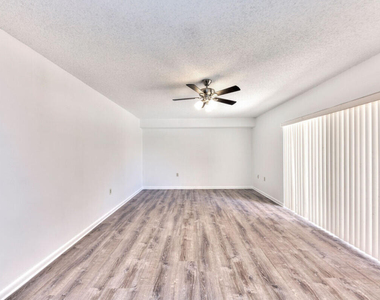 5731 57th Way - Photo Thumbnail 8