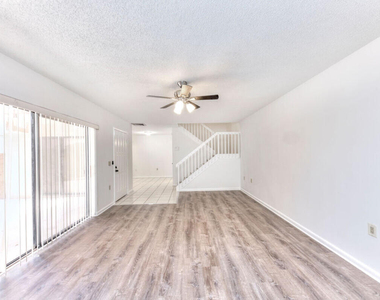 5731 57th Way - Photo Thumbnail 10