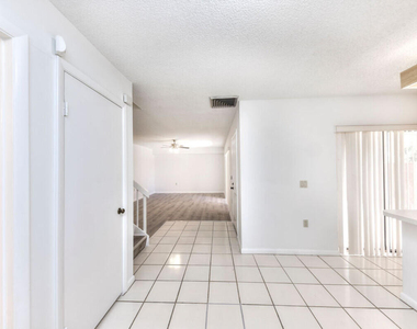5731 57th Way - Photo Thumbnail 11