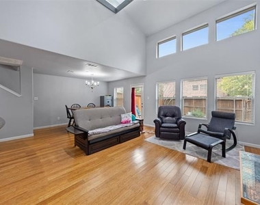 1124 Sophia Street - Photo Thumbnail 16