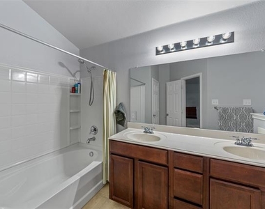 1124 Sophia Street - Photo Thumbnail 30