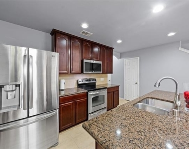 1124 Sophia Street - Photo Thumbnail 11