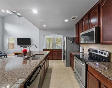 1124 Sophia Street - Photo Thumbnail 9