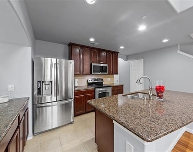 1124 Sophia Street - Photo Thumbnail 8