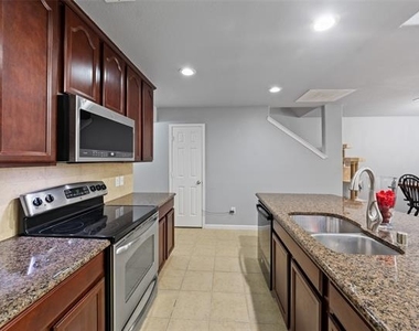 1124 Sophia Street - Photo Thumbnail 10