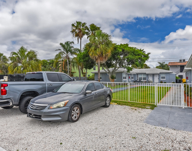 1001 S Federal Highway - Photo Thumbnail 13