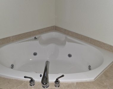 1640 Presidential Way - Photo Thumbnail 12