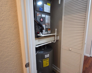 1640 Presidential Way - Photo Thumbnail 9