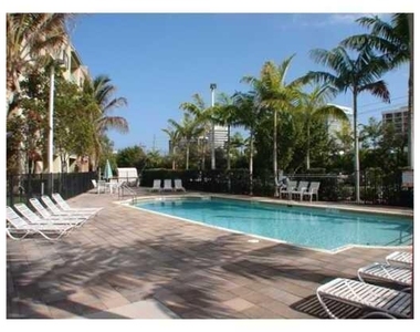 1640 Presidential Way - Photo Thumbnail 3