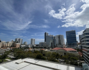 313 Ne 2nd Street - Photo Thumbnail 3