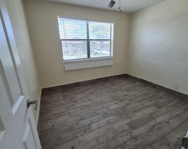 10039 Winding Lake Road - Photo Thumbnail 10