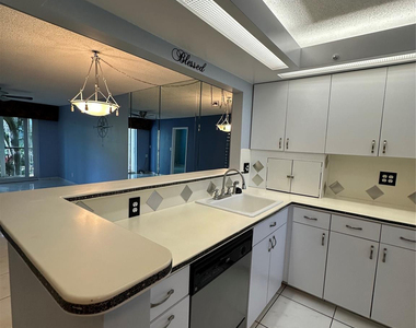 5300 Ne 24th Terrace - Photo Thumbnail 6