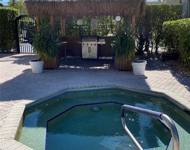 5300 Ne 24th Terrace - Photo Thumbnail 4