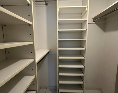 5300 Ne 24th Terrace - Photo Thumbnail 16