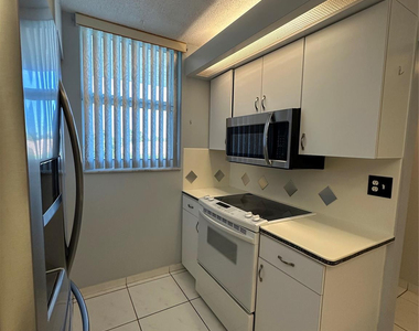 5300 Ne 24th Terrace - Photo Thumbnail 9
