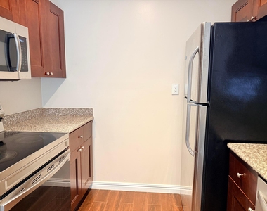 12420 Peconic Court - Photo Thumbnail 6