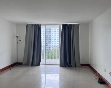 2851 Ne 183rd Street - Photo Thumbnail 4