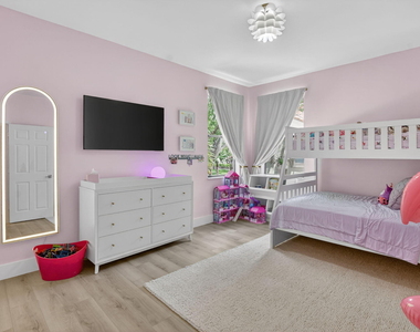 5801 Coach House Circle - Photo Thumbnail 14