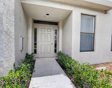 5801 Coach House Circle - Photo Thumbnail 21