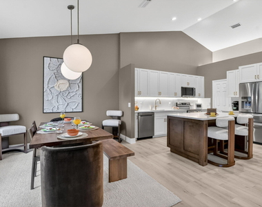 5801 Coach House Circle - Photo Thumbnail 2