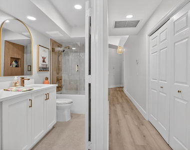 5801 Coach House Circle - Photo Thumbnail 25