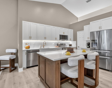 5801 Coach House Circle - Photo Thumbnail 4