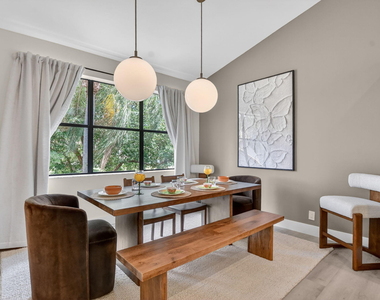 5801 Coach House Circle - Photo Thumbnail 3