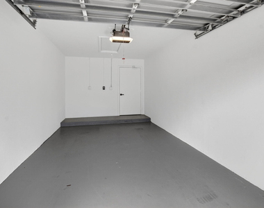 5801 Coach House Circle - Photo Thumbnail 27