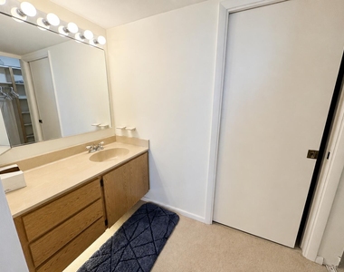 101 S Seas Drive - Photo Thumbnail 9