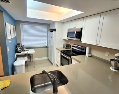 600 Egret Circle - Photo Thumbnail 6