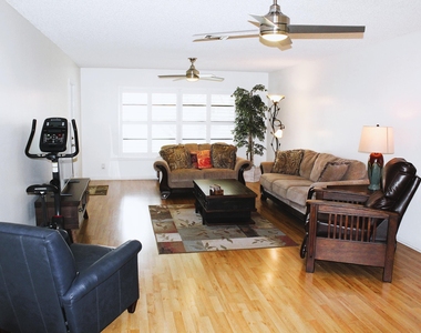 4525 Nutmeg Tree Lane - Photo Thumbnail 2