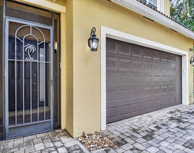 10247 Isle Wynd Court - Photo Thumbnail 4