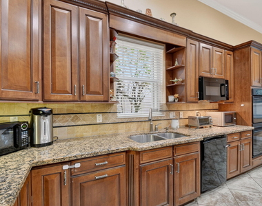 10247 Isle Wynd Court - Photo Thumbnail 33
