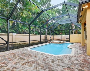 10247 Isle Wynd Court - Photo Thumbnail 16