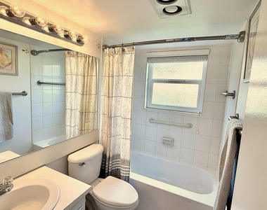 316 Markham - Photo Thumbnail 18