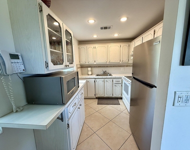 316 Markham - Photo Thumbnail 10