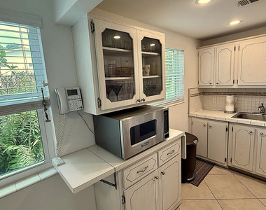 316 Markham - Photo Thumbnail 7