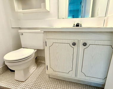 316 Markham - Photo Thumbnail 12
