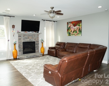 7082 Founders Way - Photo Thumbnail 10