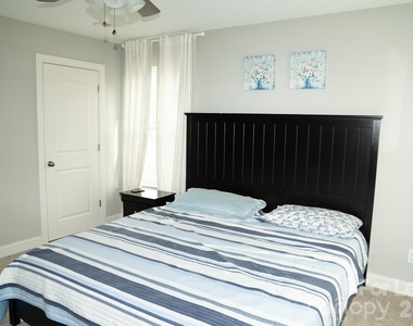 7082 Founders Way - Photo Thumbnail 17
