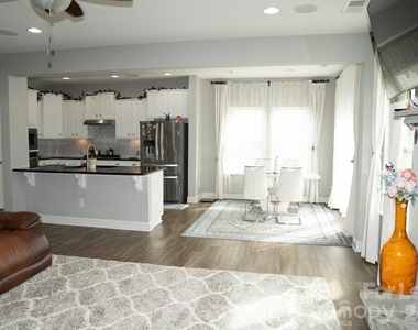 7082 Founders Way - Photo Thumbnail 6