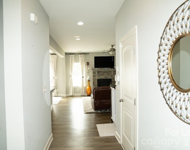 7082 Founders Way - Photo Thumbnail 4