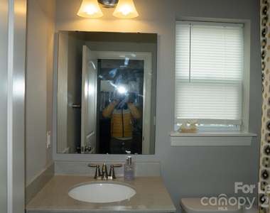 7082 Founders Way - Photo Thumbnail 8