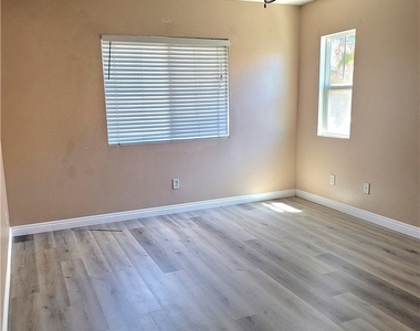 25850 Iris Avenue - Photo Thumbnail 8
