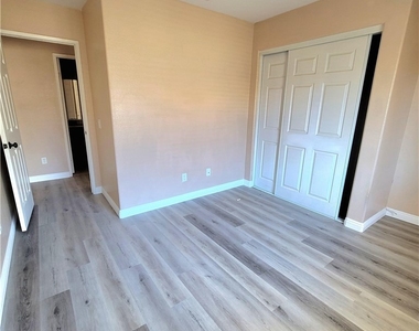 25850 Iris Avenue - Photo Thumbnail 7