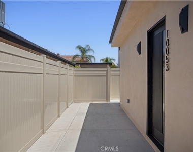 10053 Amestoy Avenue - Photo Thumbnail 16