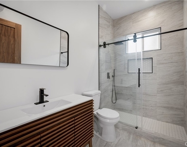 10053 Amestoy Avenue - Photo Thumbnail 7